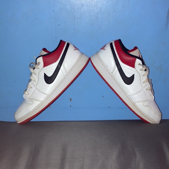 Air Jordan, size 7y, no box - Picture 2 of 4